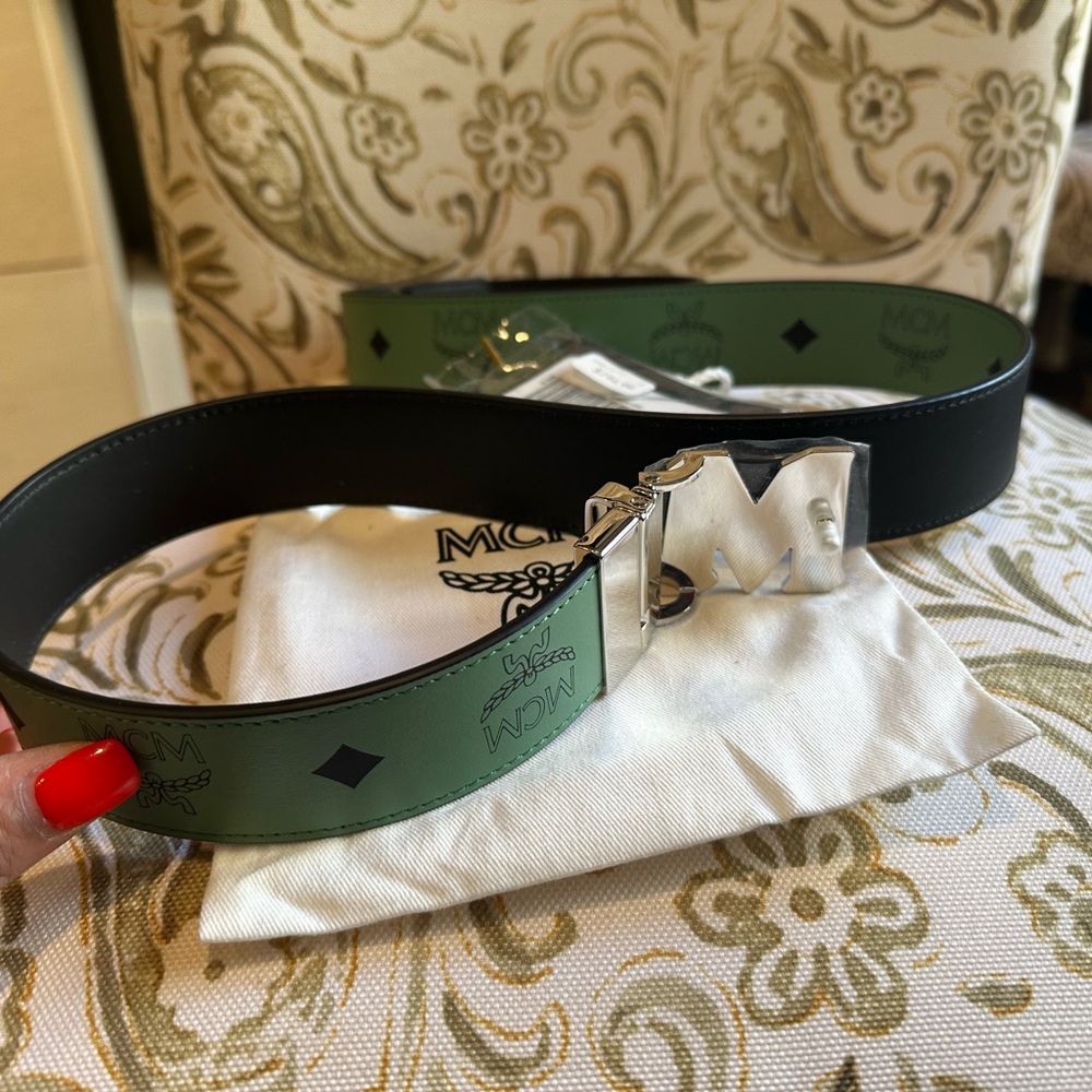 Brand new men’s MCM Claus reversible belt! - Picture 3 of 4